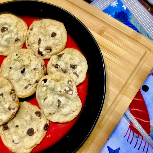 Organic Chocolate Chip Cookies (8-Count Trial Box) – All-Natural, Freshly Baked Goodness
